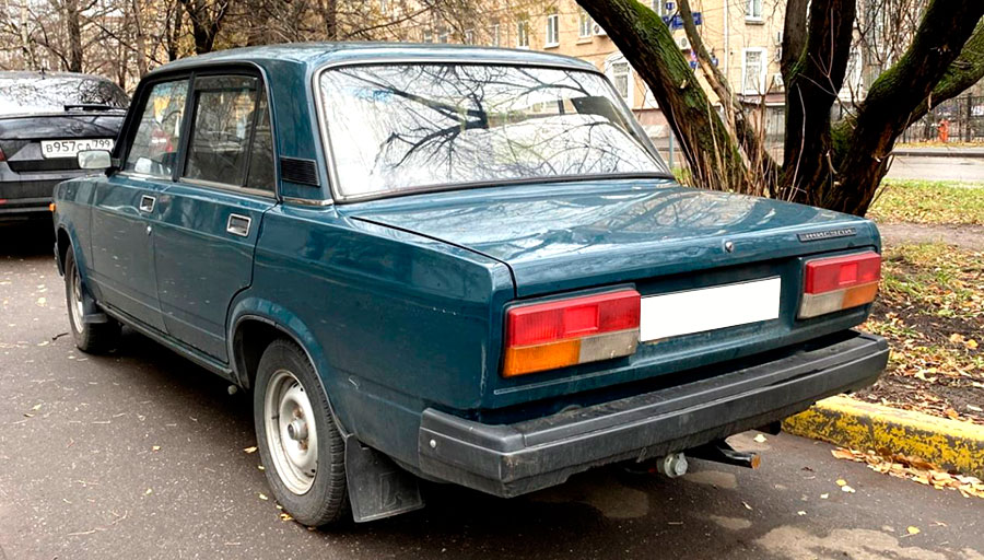 Тревожная статистика: возраст двух третей автопарка превышает десять лет. Какой самый популярный автомобиль в России 2026 г.?