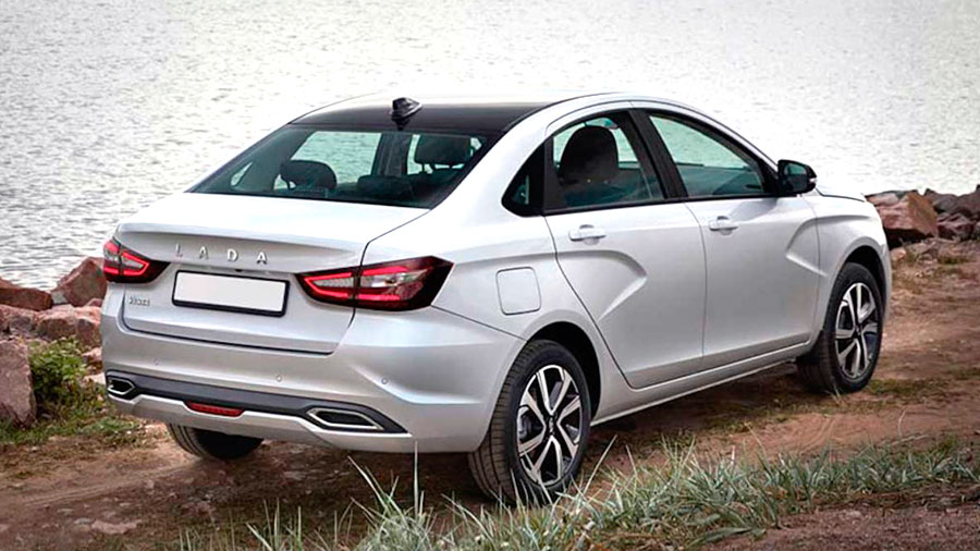 Тревожная статистика: возраст двух третей автопарка превышает десять лет. Какой самый популярный автомобиль в России 2026 г.?