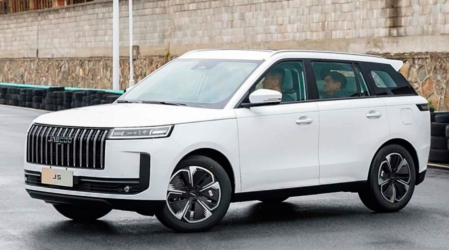 Для города до бездорожья: в салоны российских дилеров поступили кроссоверы Jaecoo J6 2026 по цене — от 2,3 млн. руб.