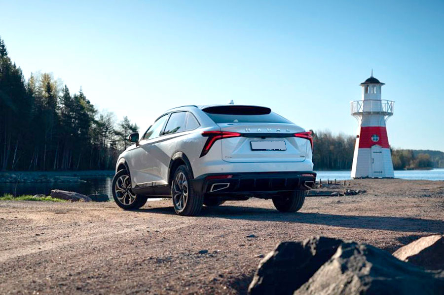 Скоро в российские автосалоны поступит стильный купеобразный кроссовер нового поколения Haval F7x 2026