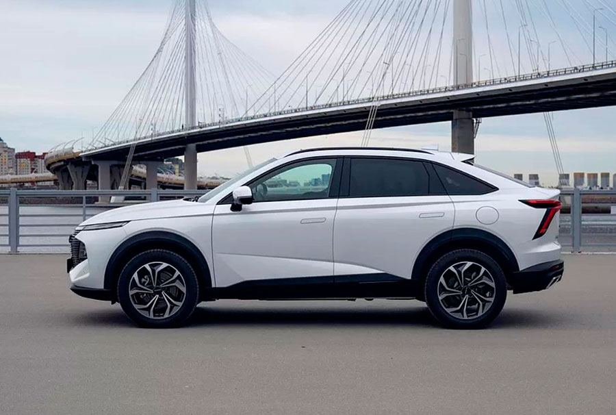 Скоро в российские автосалоны поступит стильный купеобразный кроссовер нового поколения Haval F7x 2026