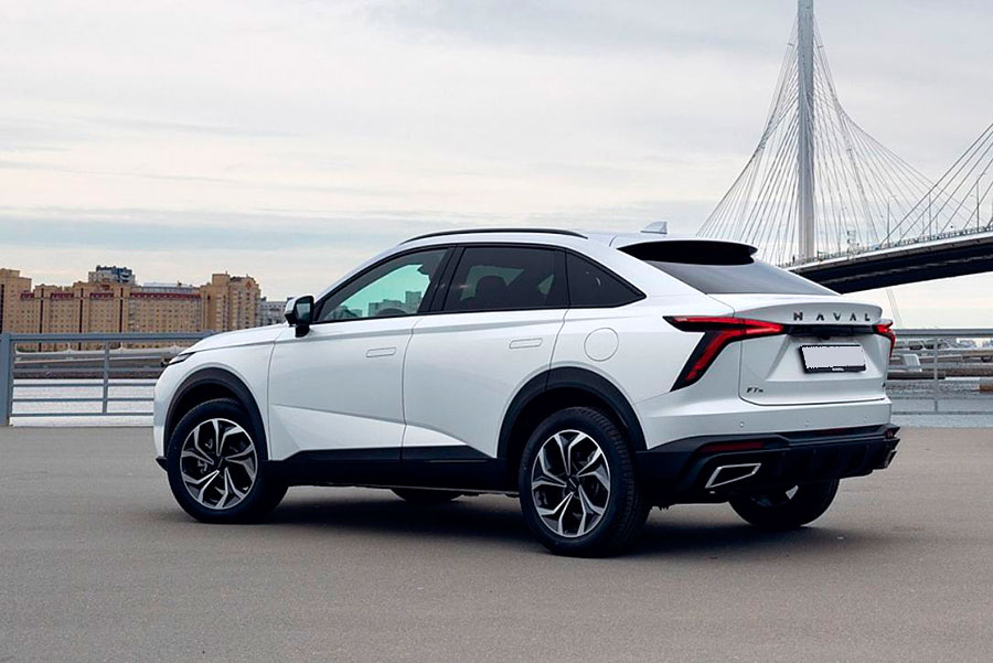 Скоро в российские автосалоны поступит стильный купеобразный кроссовер нового поколения Haval F7x 2026