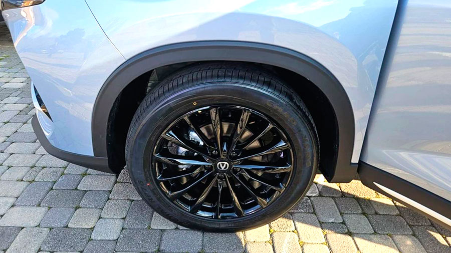 В салонах дилеров продается Changan CS75 Pro с салоном на 5 или 7 мест по цене: 2,665-2,885 млн. рублей