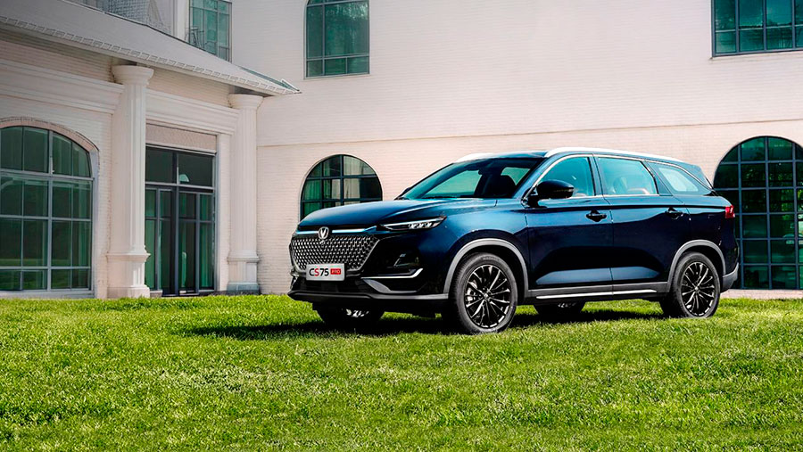 В салонах дилеров продается Changan CS75 Pro с салоном на 5 или 7 мест по цене: 2,665-2,885 млн. рублей