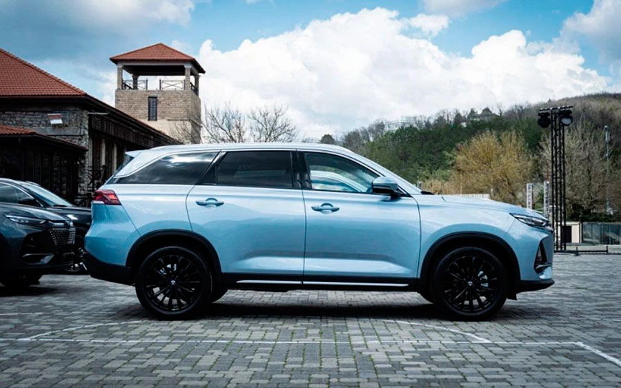 В салонах дилеров продается Changan CS75 Pro с салоном на 5 или 7 мест по цене: 2,665-2,885 млн. рублей