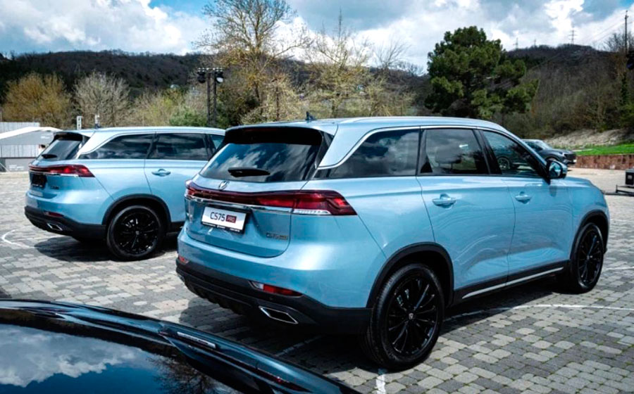 В салонах дилеров продается Changan CS75 Pro с салоном на 5 или 7 мест по цене: 2,665-2,885 млн. рублей