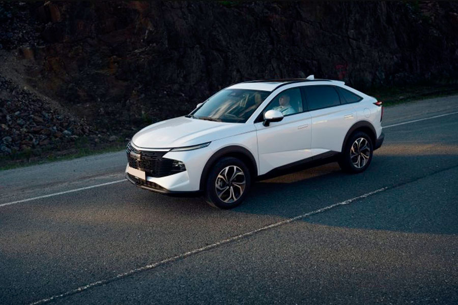 Скоро в российские автосалоны поступит стильный купеобразный кроссовер нового поколения Haval F7x 2026