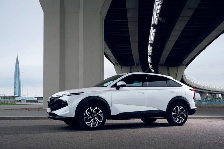 Скоро в российские автосалоны поступит стильный купеобразный кроссовер нового поколения Haval F7x 2026