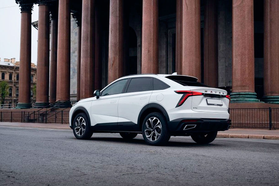 Скоро в российские автосалоны поступит стильный купеобразный кроссовер нового поколения Haval F7x 2026