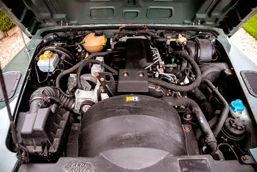 Land Rover Defender 90 в стиле «Барби» выставлен на авторитетном аукционе без резерва