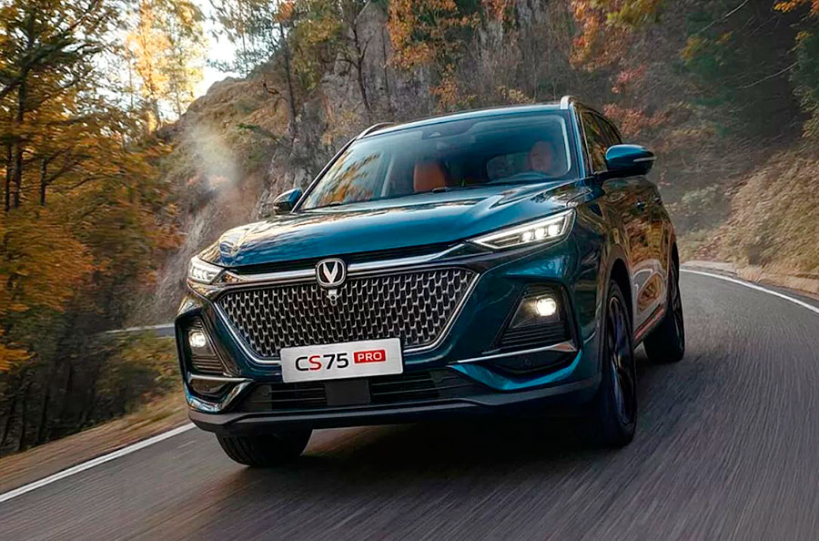 В салонах дилеров продается Changan CS75 Pro с салоном на 5 или 7 мест по цене: 2,665-2,885 млн. рублей