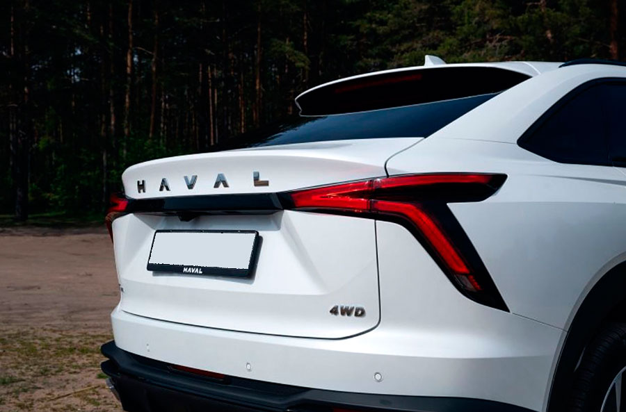 Скоро в российские автосалоны поступит стильный купеобразный кроссовер нового поколения Haval F7x 2026