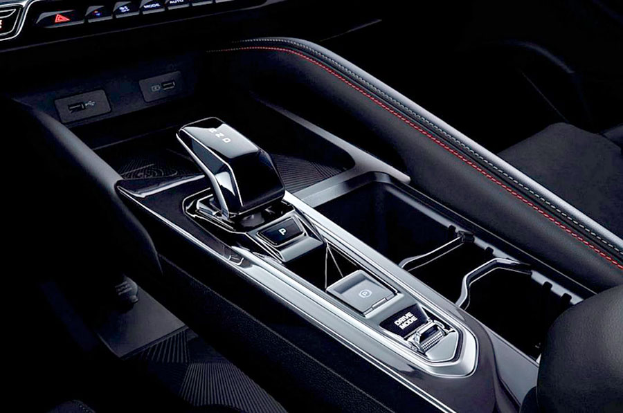 В апреле или мае стартуют продажи Geely Coolray 2026 с новым мотором и улучшенным оснащением