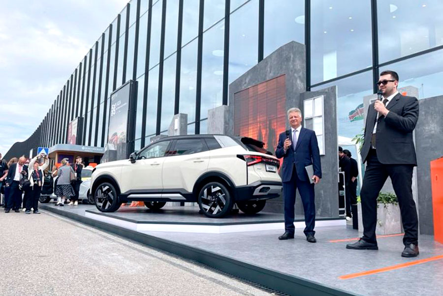 LADA Azimut 2026: «АвтоВАЗ» анонсировал гибридную версию кроссовера мощностью 390 л. с. и запасом хода 1100 км