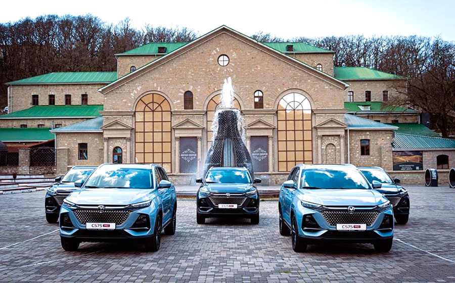 В салонах дилеров продается Changan CS75 Pro с салоном на 5 или 7 мест по цене: 2,665-2,885 млн. рублей