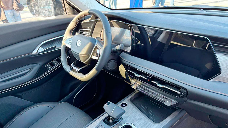 В салонах дилеров продается Changan CS75 Pro с салоном на 5 или 7 мест по цене: 2,665-2,885 млн. рублей