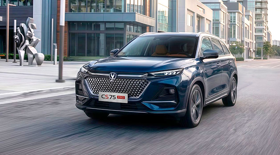 В салонах дилеров продается Changan CS75 Pro с салоном на 5 или 7 мест по цене: 2,665-2,885 млн. рублей