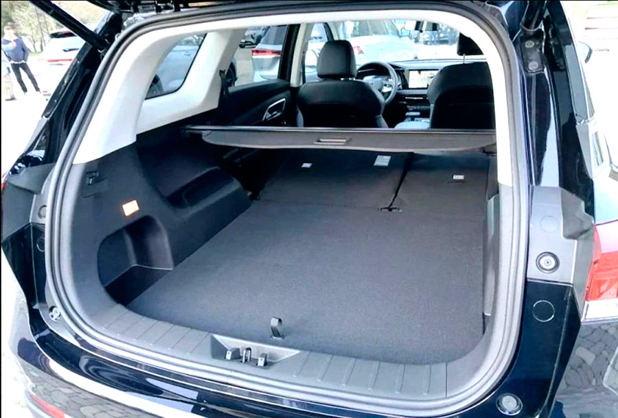 В салонах дилеров продается Changan CS75 Pro с салоном на 5 или 7 мест по цене: 2,665-2,885 млн. рублей