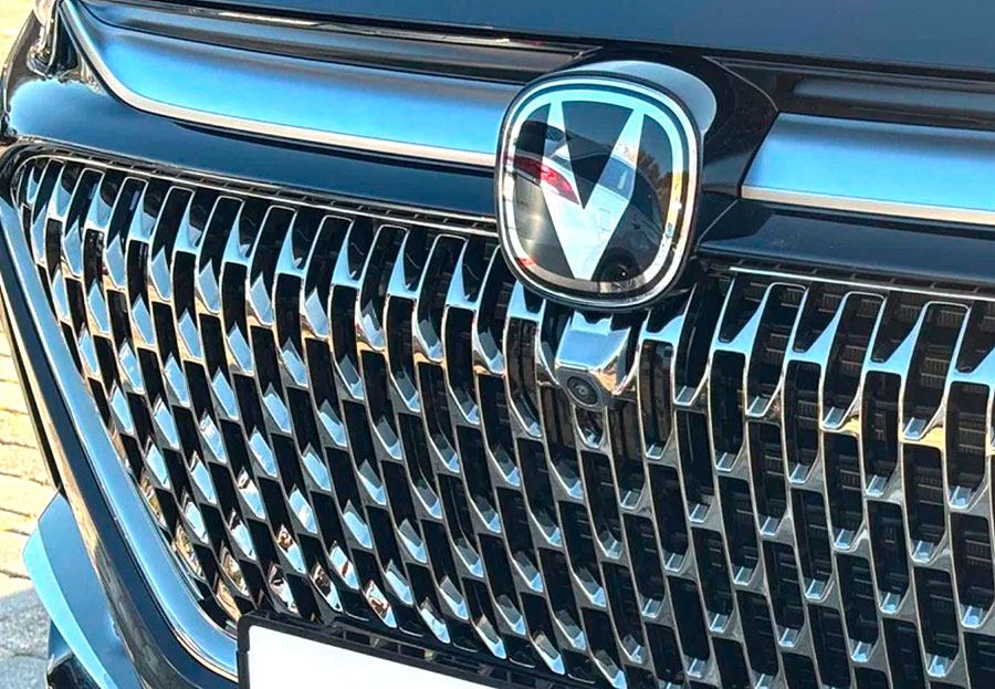 В салонах дилеров продается Changan CS75 Pro с салоном на 5 или 7 мест по цене: 2,665-2,885 млн. рублей