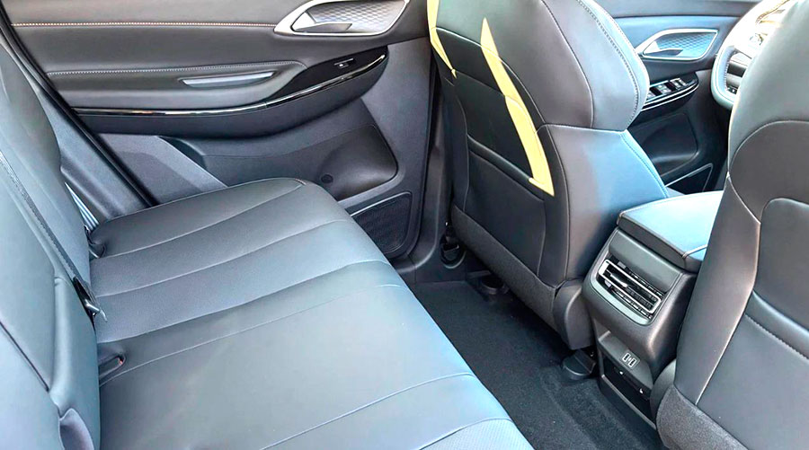 В салонах дилеров продается Changan CS75 Pro с салоном на 5 или 7 мест по цене: 2,665-2,885 млн. рублей