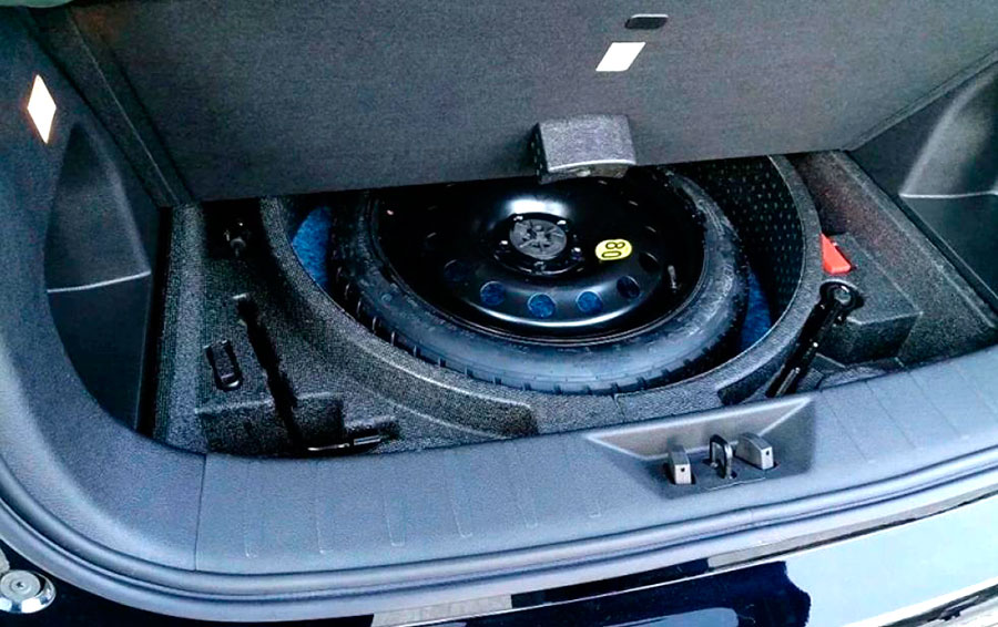 В салонах дилеров продается Changan CS75 Pro с салоном на 5 или 7 мест по цене: 2,665-2,885 млн. рублей