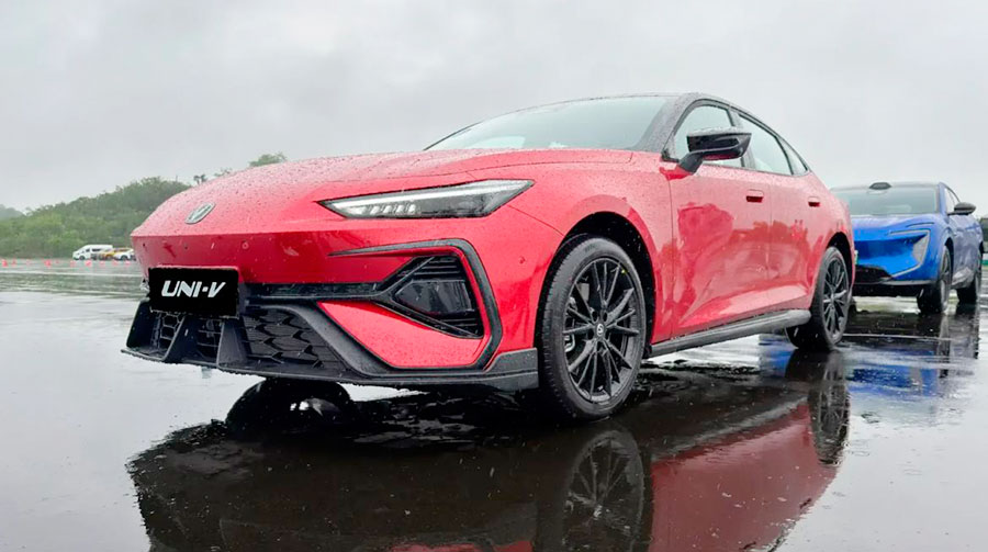 Обновленный спортивный лифтбек Changan Uni-V 2026 скоро приедет в Россию