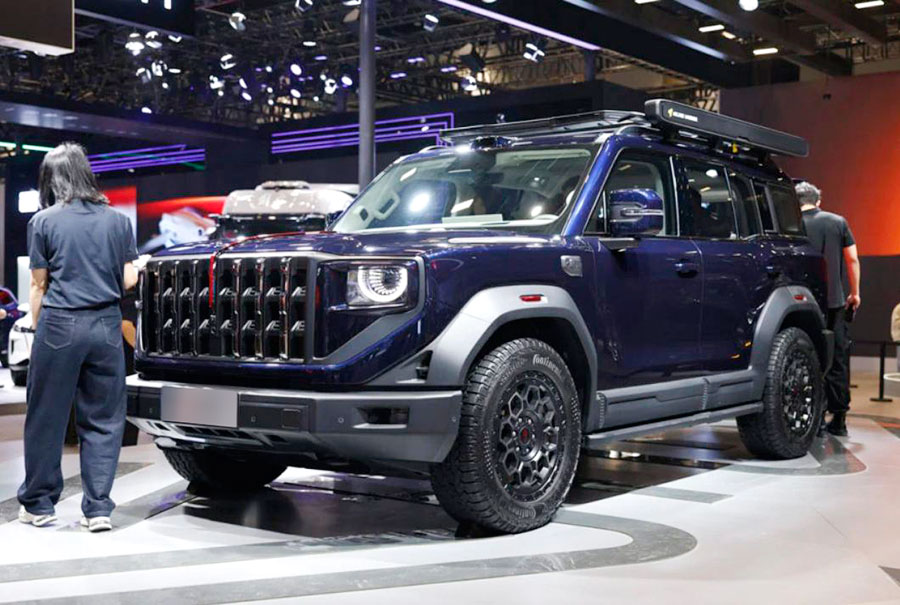 Показанный на Пекинском автосалоне рамный гибрид Hongqi P567 до конца 2026 года поступит в автосалоны КНР