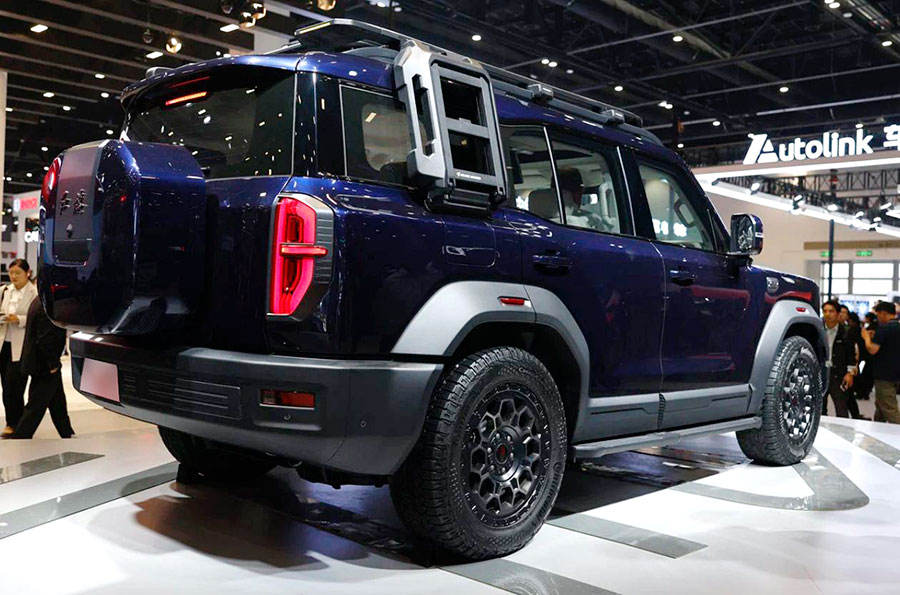 Показанный на Пекинском автосалоне рамный гибрид Hongqi P567 до конца 2026 года поступит в автосалоны КНР