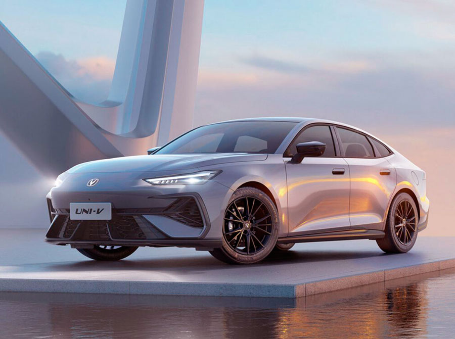 Обновленный спортивный лифтбек Changan Uni-V 2026 скоро приедет в Россию