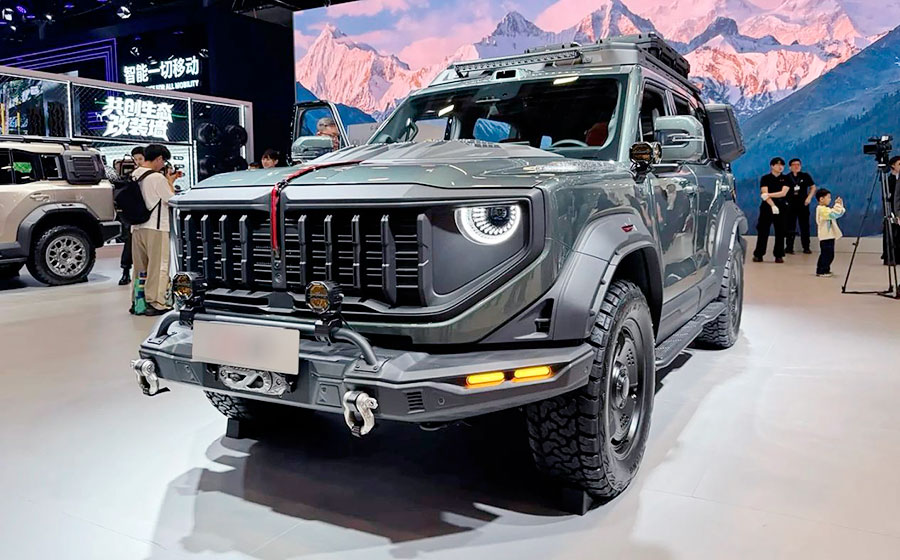 Показанный на Пекинском автосалоне рамный гибрид Hongqi P567 до конца 2026 года поступит в автосалоны КНР