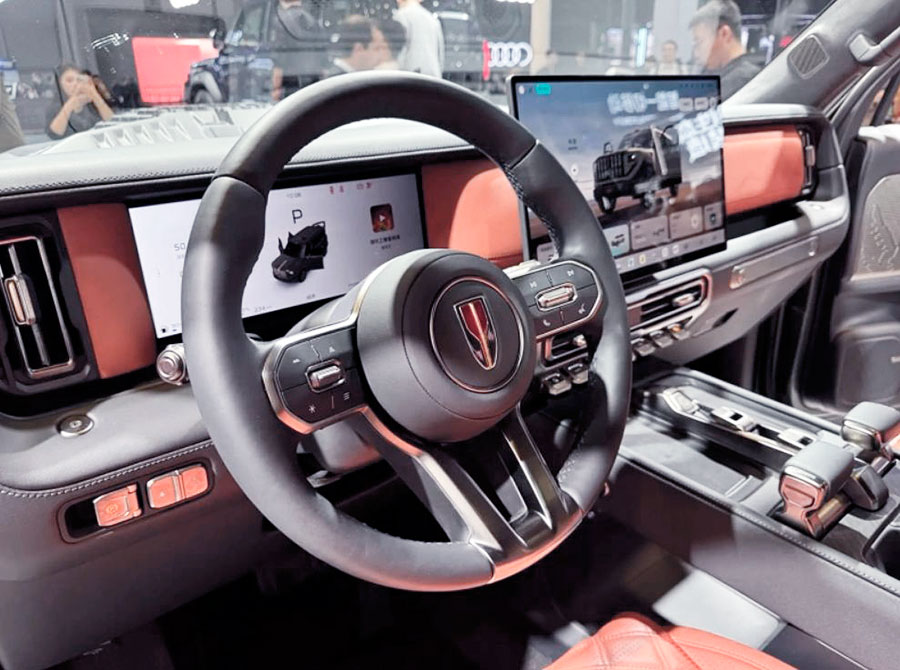 Показанный на Пекинском автосалоне рамный гибрид Hongqi P567 до конца 2026 года поступит в автосалоны КНР