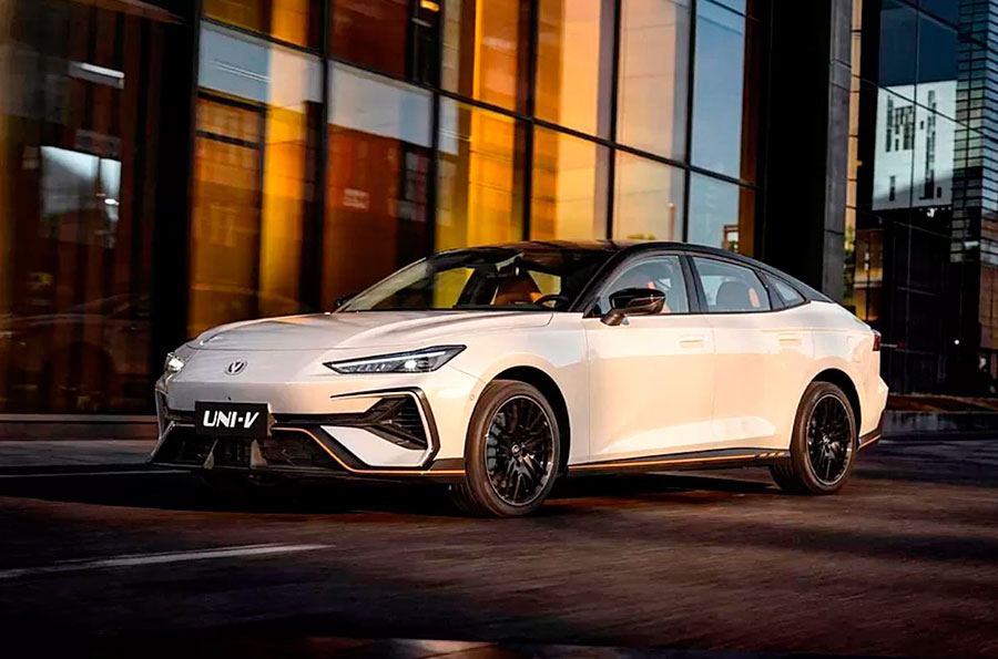 Обновленный спортивный лифтбек Changan Uni-V 2026 скоро приедет в Россию