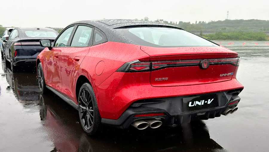 Обновленный спортивный лифтбек Changan Uni-V 2026 скоро приедет в Россию