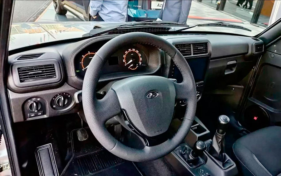 АвтоВАЗ на ПМЭФ показал обновленный внедорожник Lada Niva Legend 2026 с более мощным мотором и усиленной защитой кузова