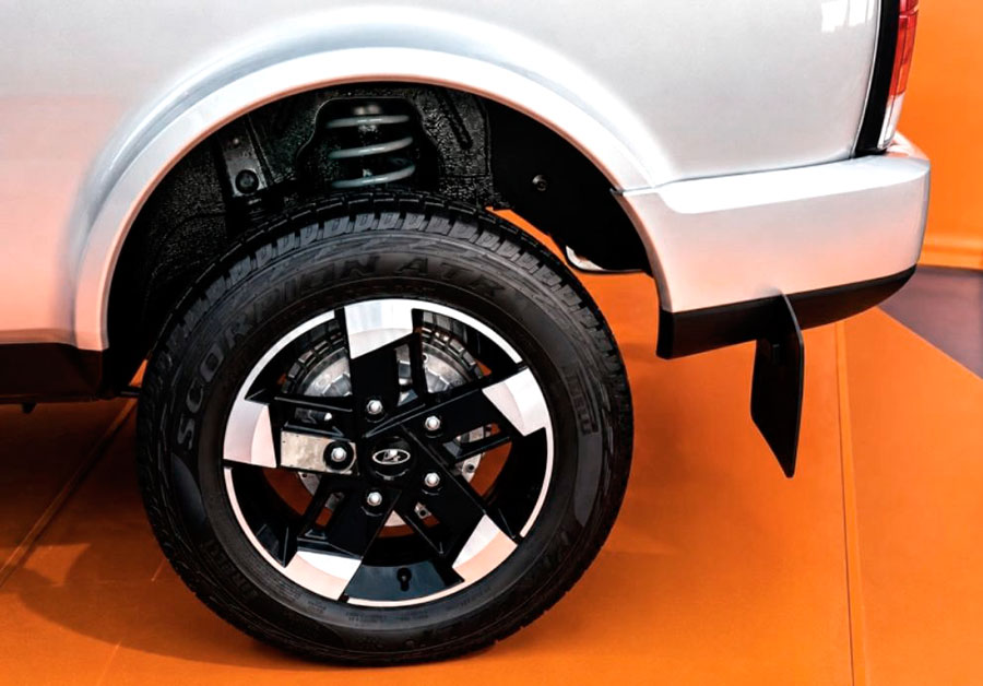 АвтоВАЗ на ПМЭФ показал обновленный внедорожник Lada Niva Legend 2026 с более мощным мотором и усиленной защитой кузова