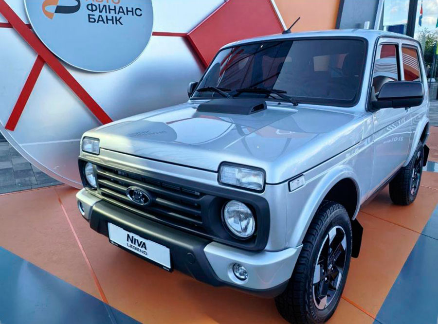 АвтоВАЗ на ПМЭФ показал обновленный внедорожник Lada Niva Legend 2026 с более мощным мотором и усиленной защитой кузова