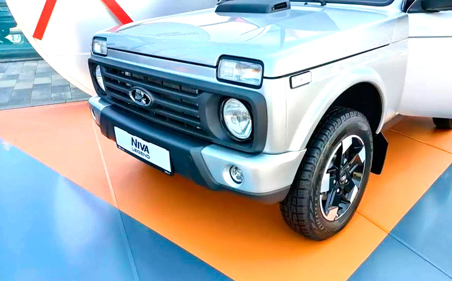 АвтоВАЗ на ПМЭФ показал обновленный внедорожник Lada Niva Legend 2026 с более мощным мотором и усиленной защитой кузова