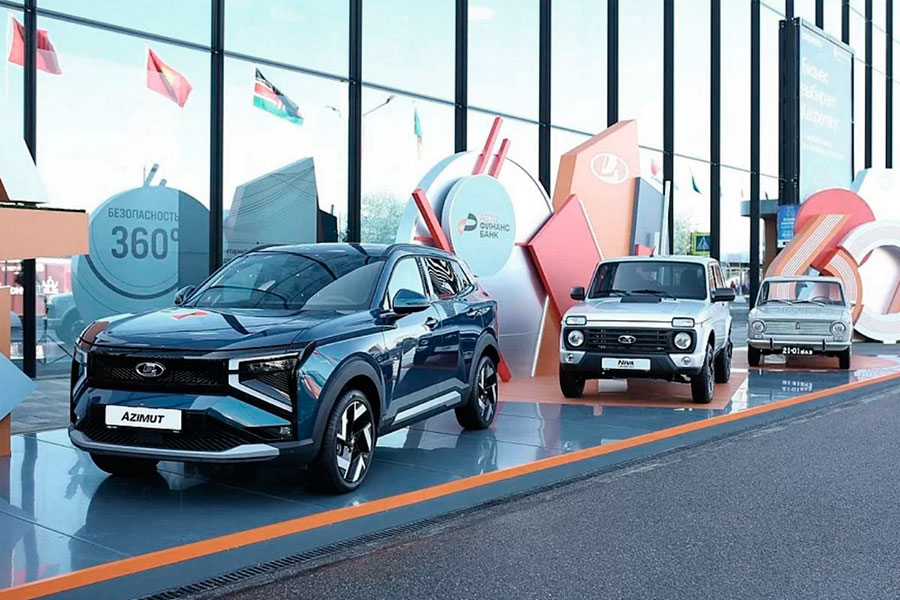 АвтоВАЗ на ПМЭФ показал обновленный внедорожник Lada Niva Legend 2026 с более мощным мотором и усиленной защитой кузова