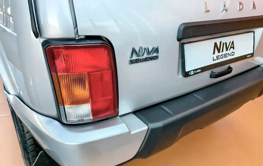 АвтоВАЗ на ПМЭФ показал обновленный внедорожник Lada Niva Legend 2026 с более мощным мотором и усиленной защитой кузова